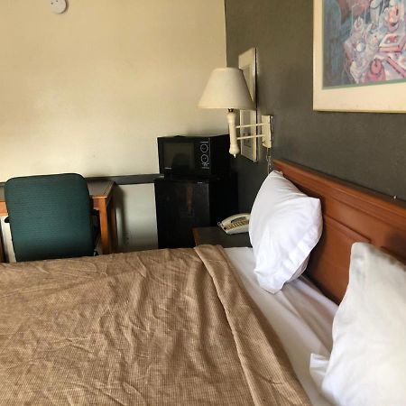 Airport Inn And Suites Tulsa Ngoại thất bức ảnh