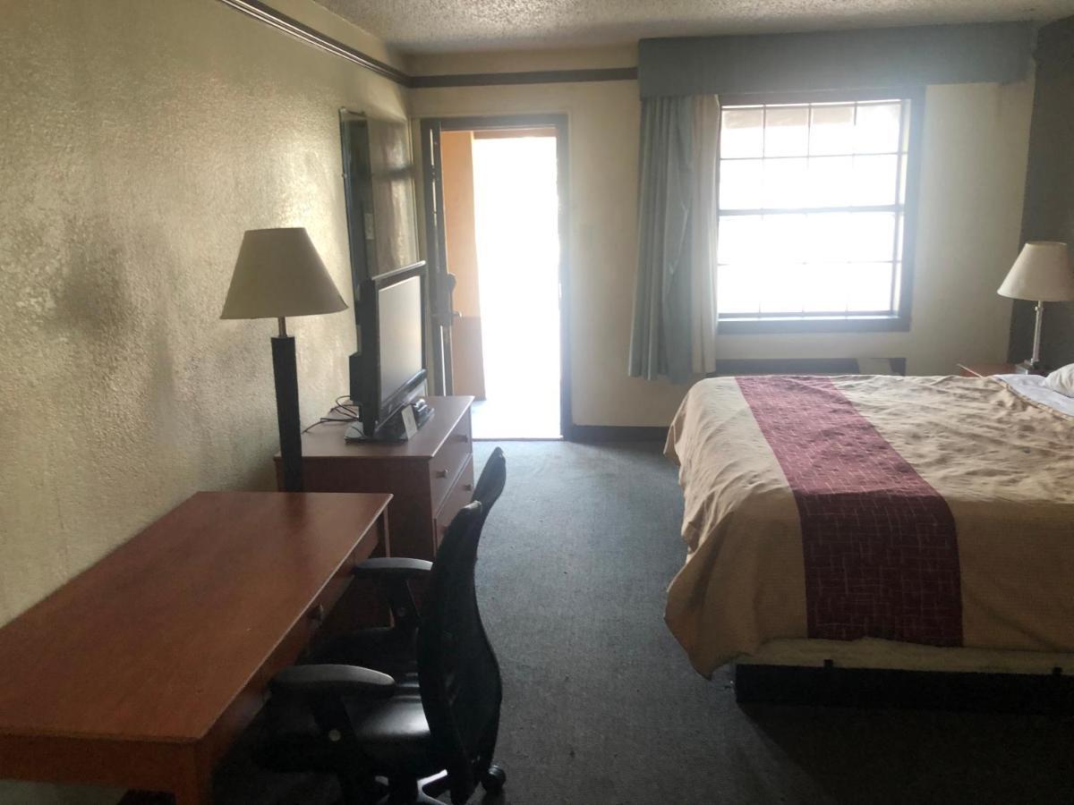 Airport Inn And Suites Tulsa Ngoại thất bức ảnh